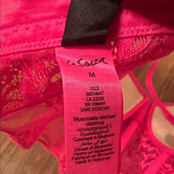 La Senza Bustier. Pink Lace. Medium. - Picture 4 of 4